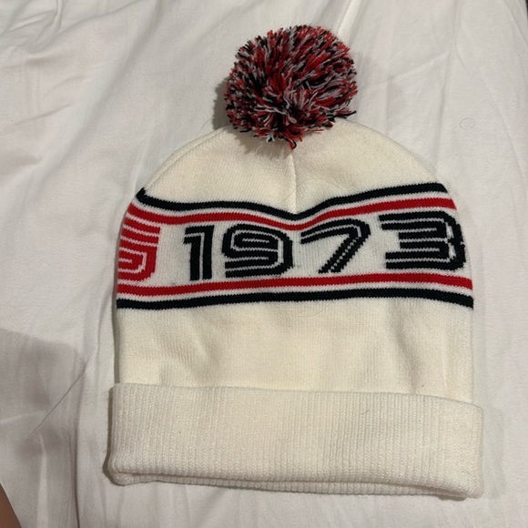 NWOT Roots Beanie - Picture 2 of 3